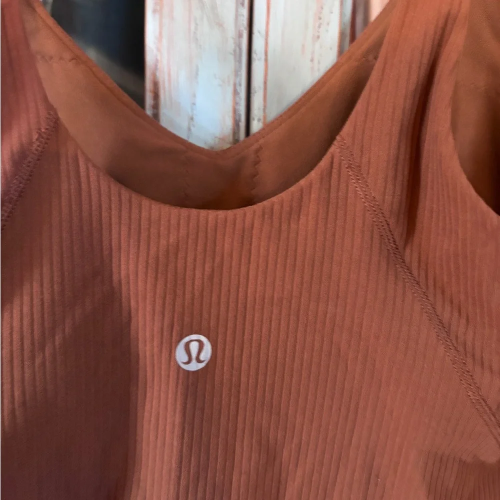 Lulu crop tank size 6 - Picture 6 of 6